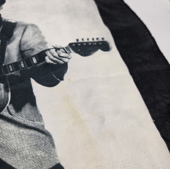 Elvis Presley 2003 Fan Collectible Scarf - Picture 4 of 8